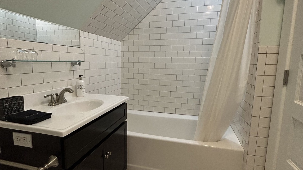 Photo of Bathroom in Warren