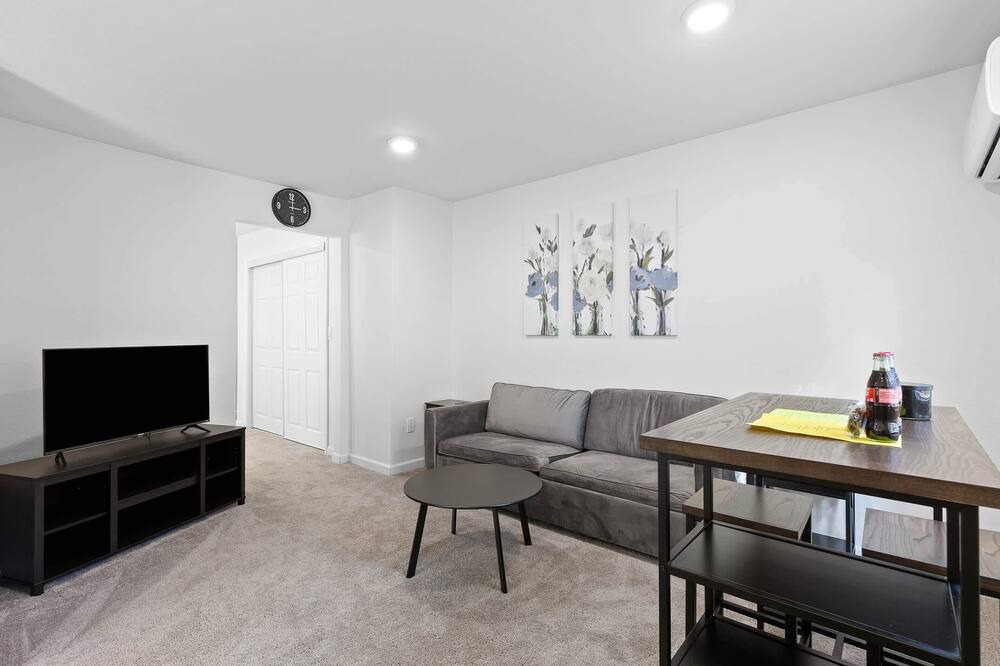 Photo of Livingroom in East Ridge