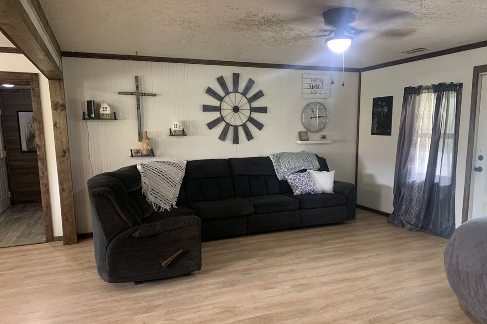 Photo of Bedroom in Rush