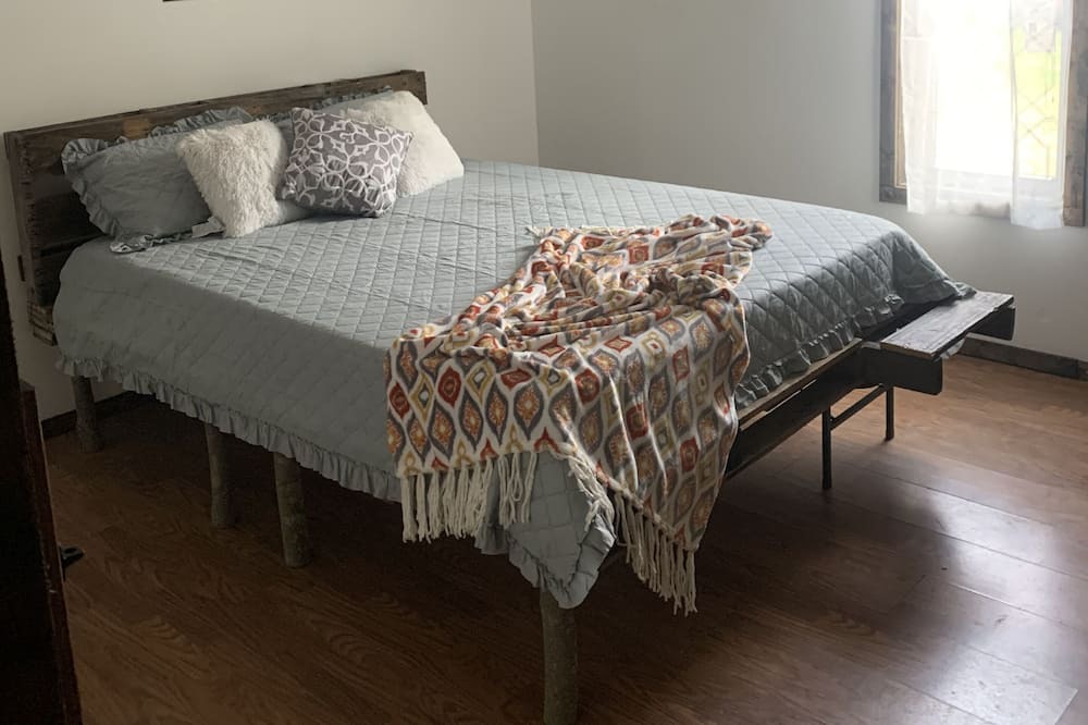 Photo of Bedroom in Rush
