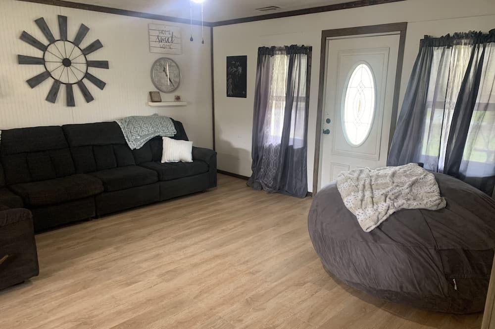 Photo of Livingroom in Rush