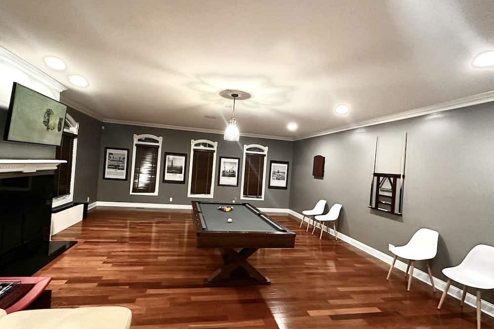Photo of Bedroom in Glasser