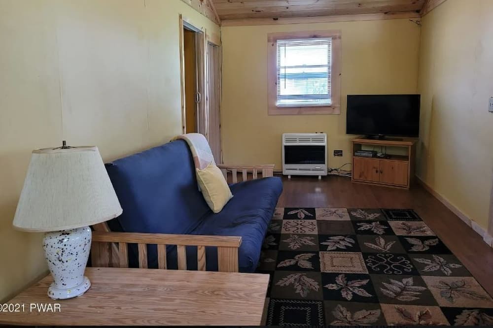 Photo of Livingroom in Aldenville