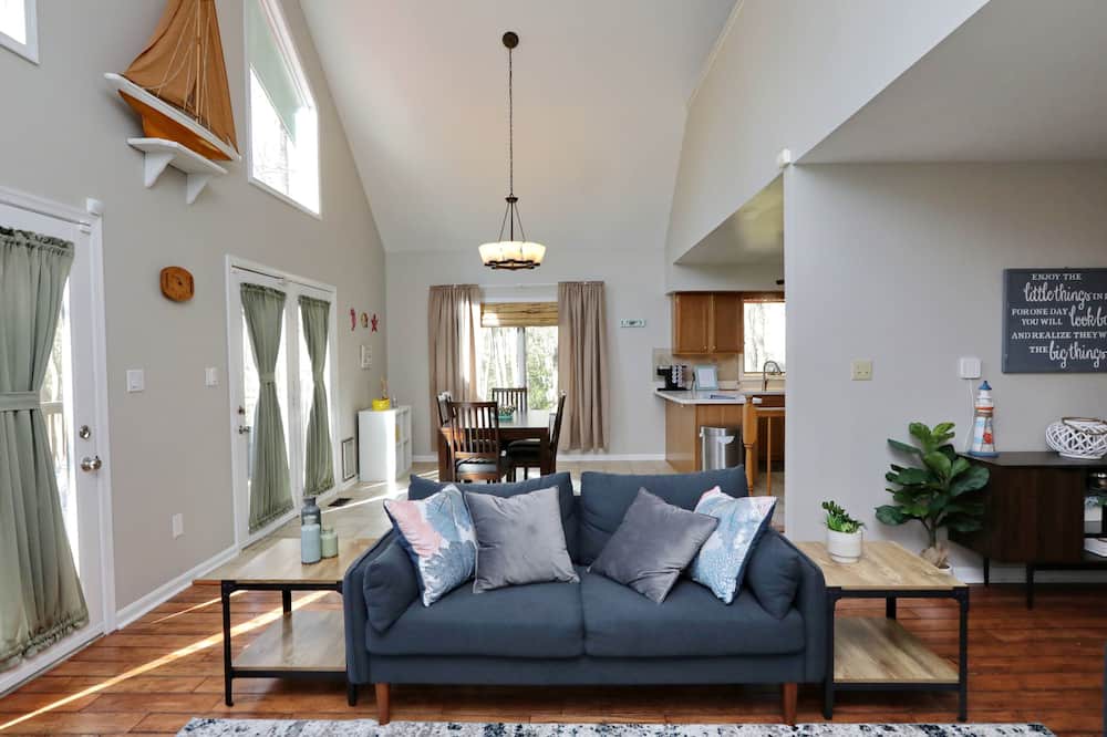 Photo of Livingroom in Chesapeake Ranch Estates-Drum Point