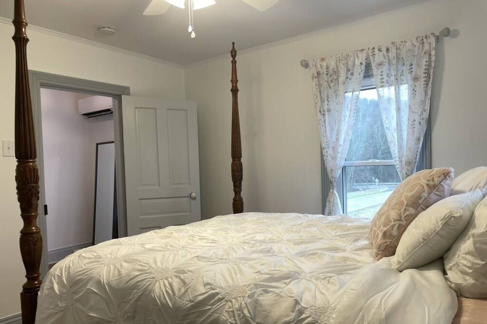 Photo of Bedroom in Newport