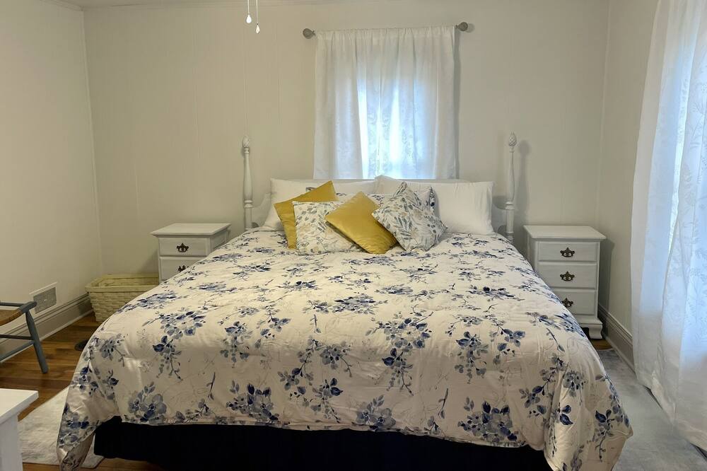 Photo of Bedroom in Newport