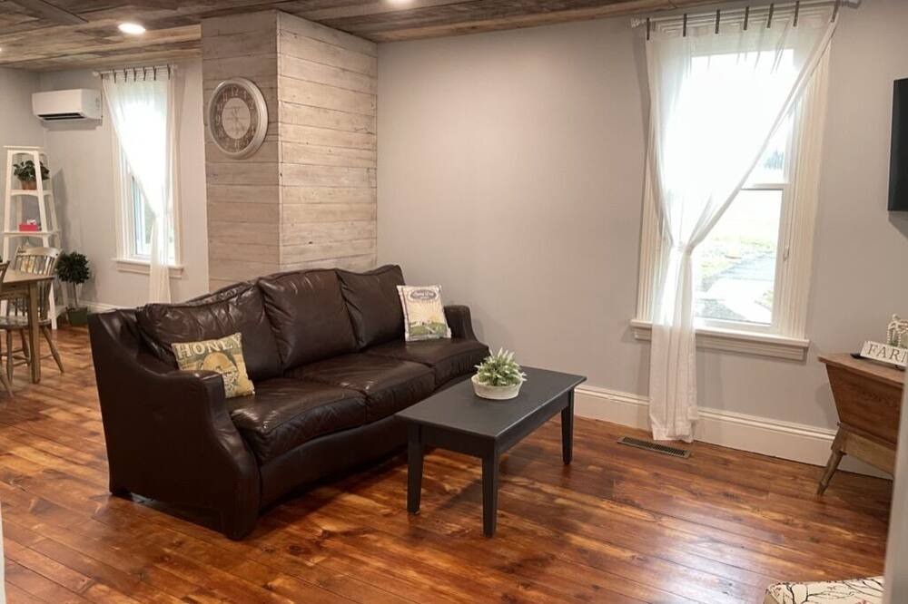 Photo of Livingroom in Newport