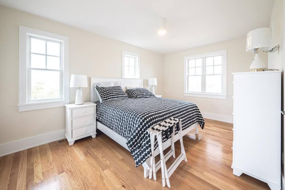 Photo of Bedroom in Admiral Estates