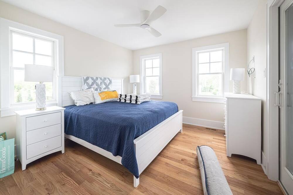 Photo of Bedroom in Admiral Estates