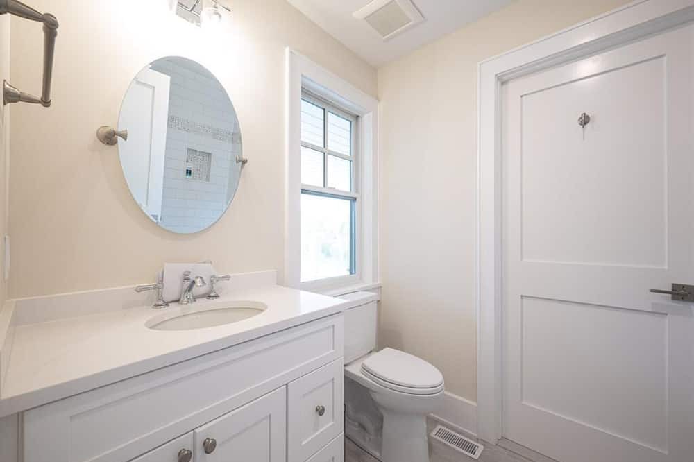 Photo of Bathroom in Admiral Estates