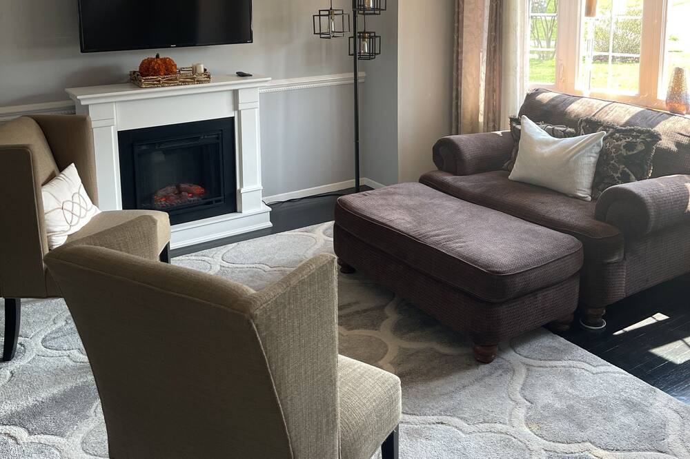 Photo of Livingroom in Ewing