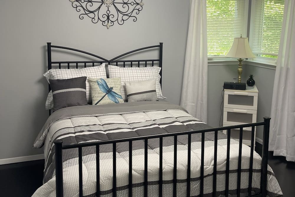 Photo of Bedroom in Ewing