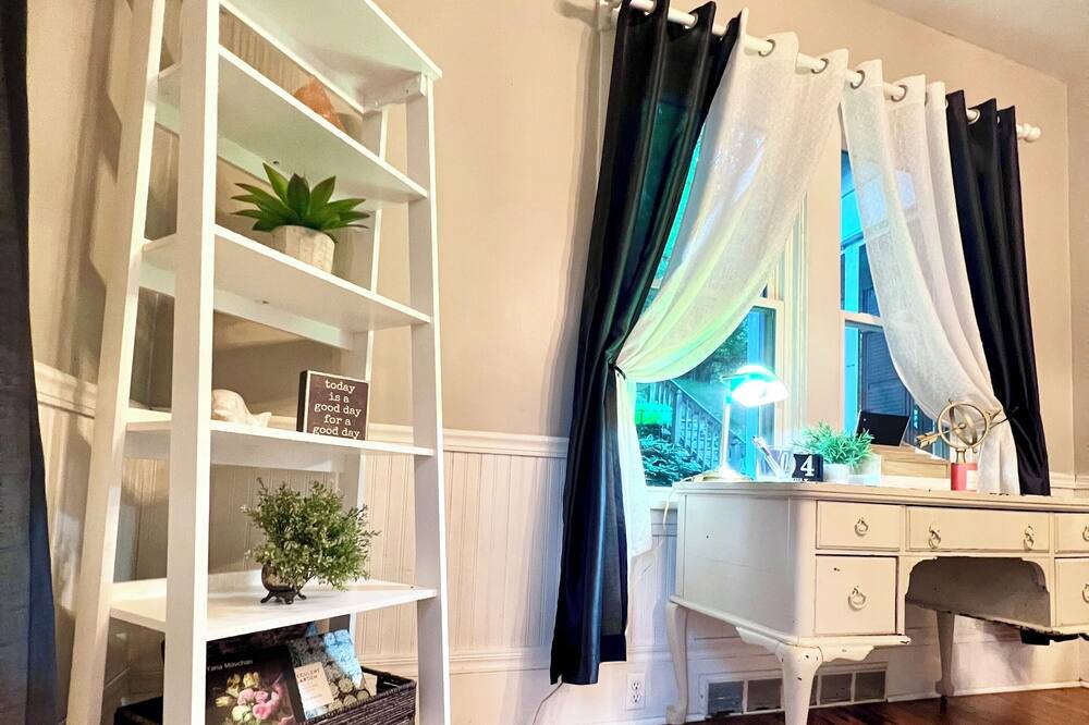 Photo of Bedroom in Butler