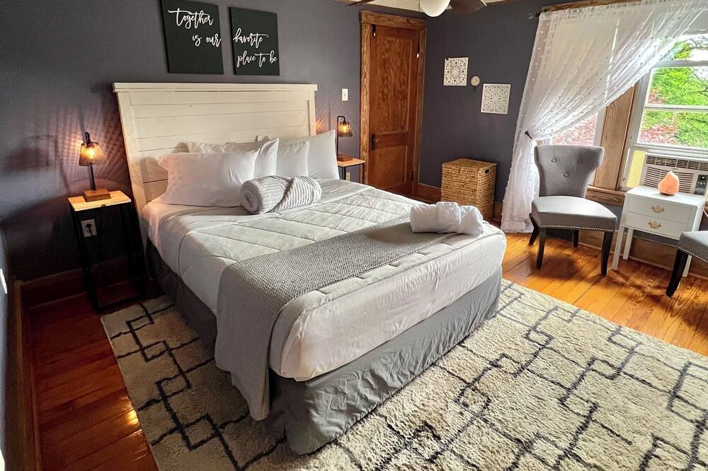 Photo of Bedroom in Butler