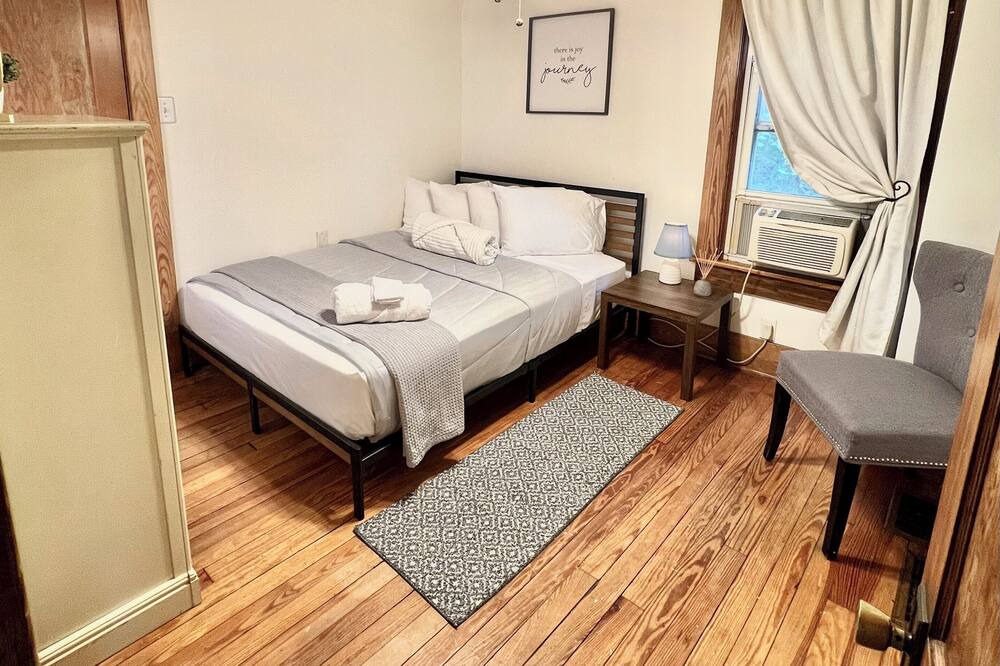 Photo of Bedroom in Butler