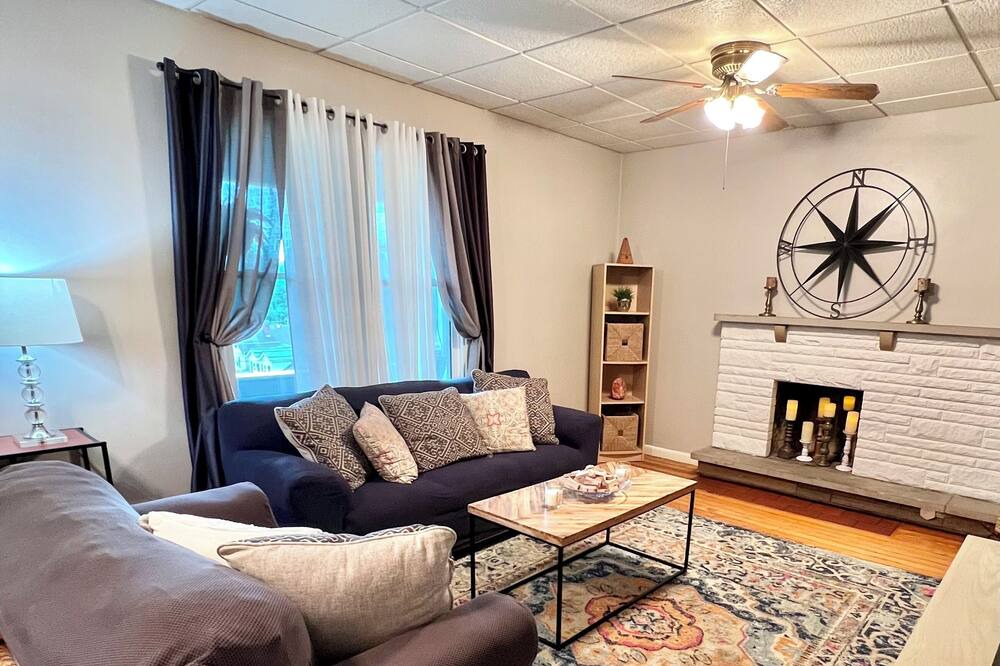 Photo of Livingroom in Butler