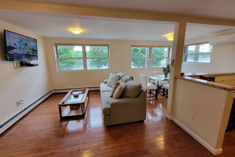 Photo of Livingroom in Lake Hopatcong