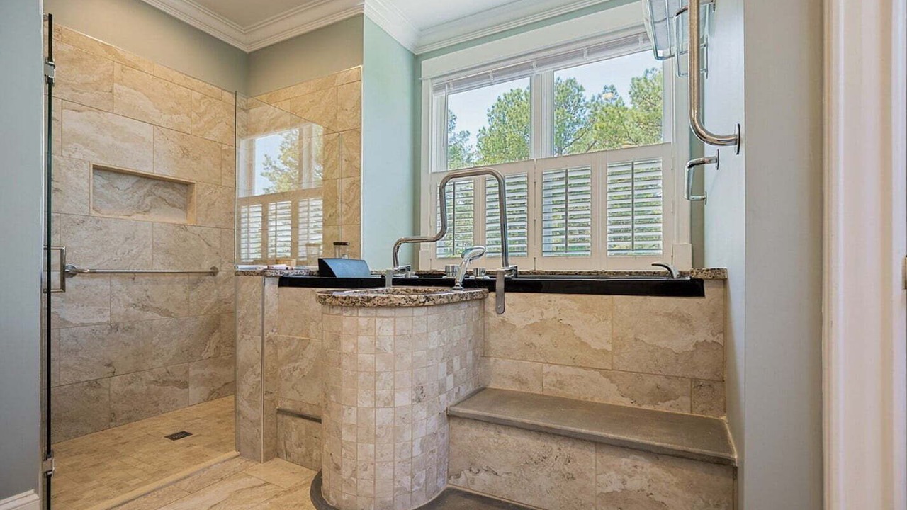 Photo of Bathroom in Ridge