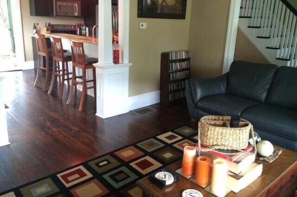 Photo of Livingroom in Carrboro