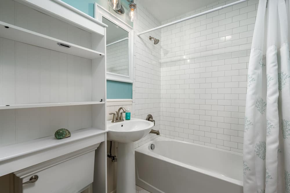 Photo of Bathroom in South Bethany Harbor