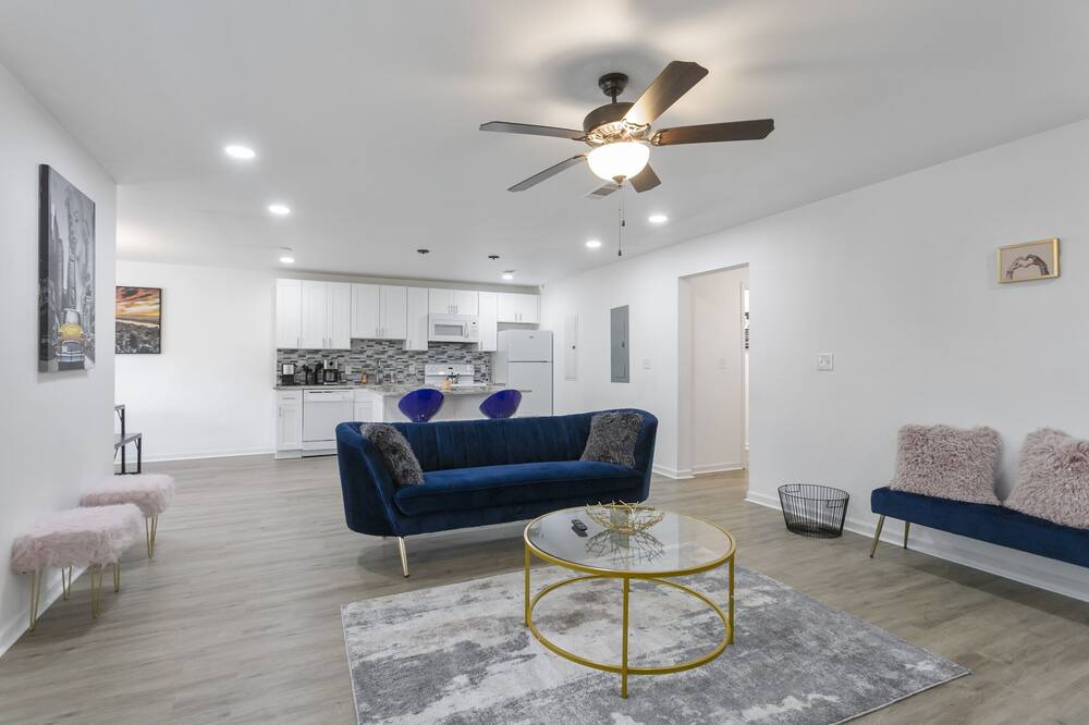 Photo of Livingroom in Lawrenceville