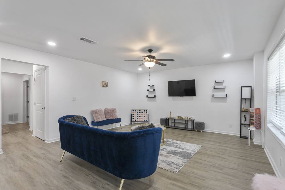 Photo of Livingroom in Lawrenceville