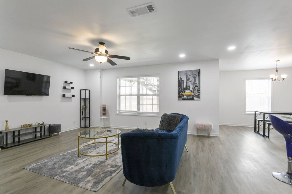 Photo of Livingroom in Lawrenceville
