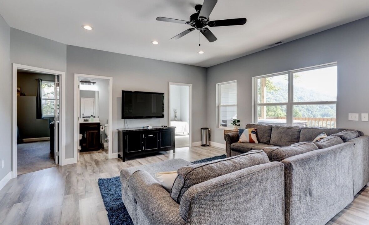 Photo of Livingroom in Lakeside Estates