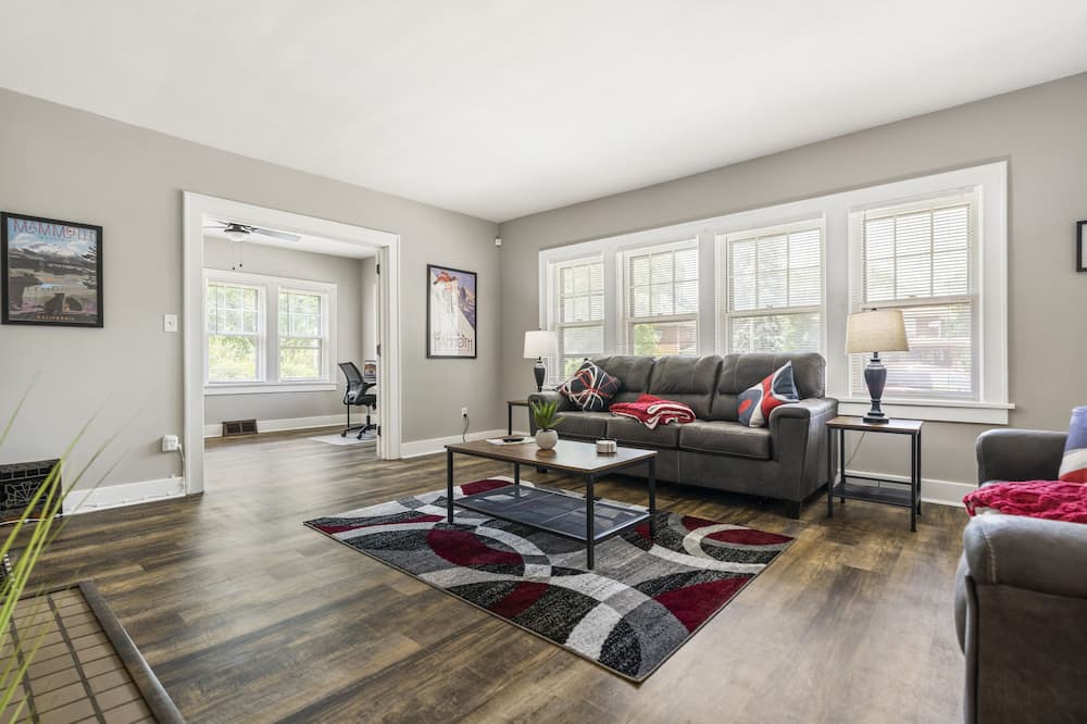 Photo of Livingroom in Canton