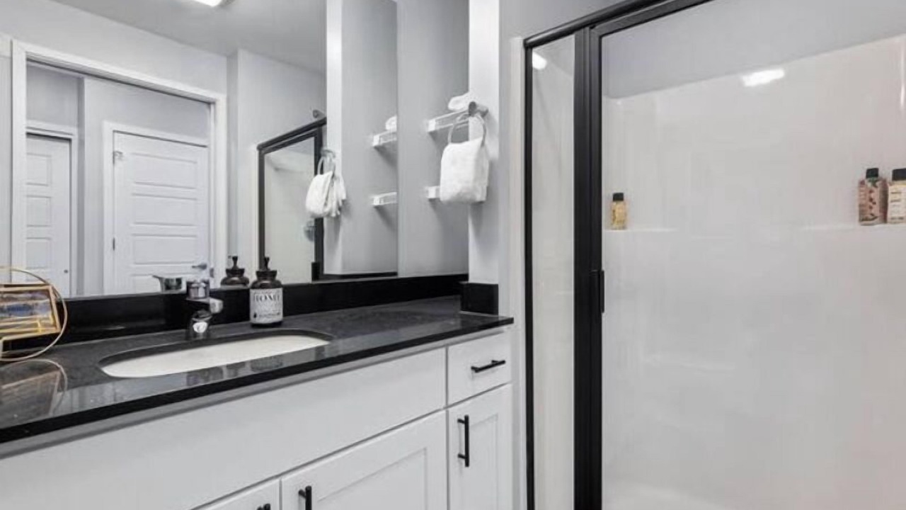 Photo of Bathroom in Lower Lawrenceville