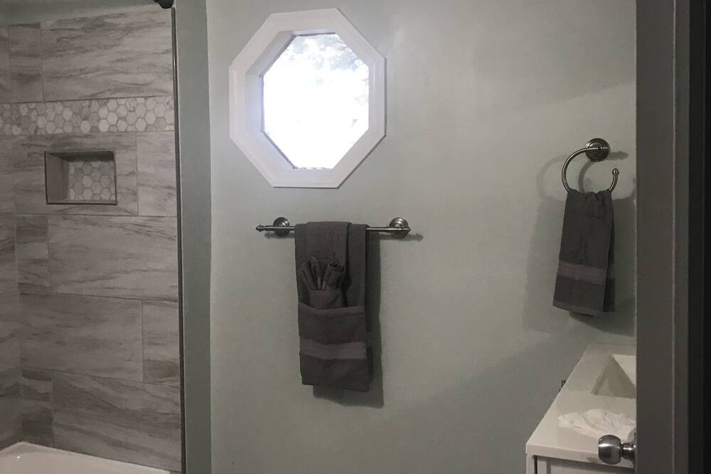 Photo of Bathroom in Euclid
