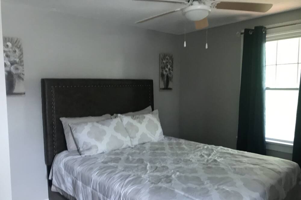 Photo of Bedroom in Euclid