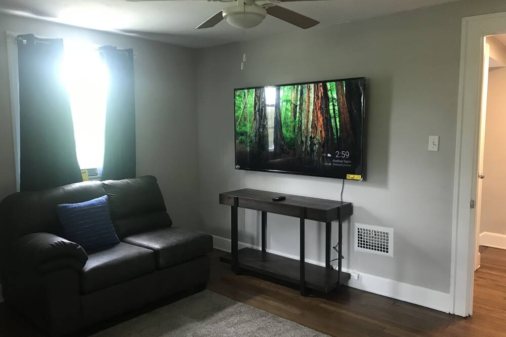 Photo of Livingroom in Euclid