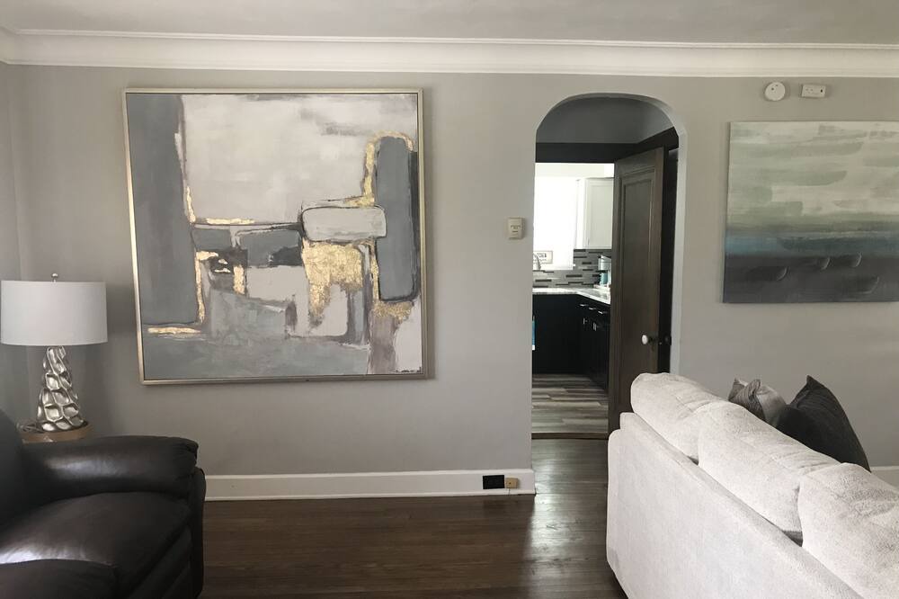 Photo of Livingroom in Euclid