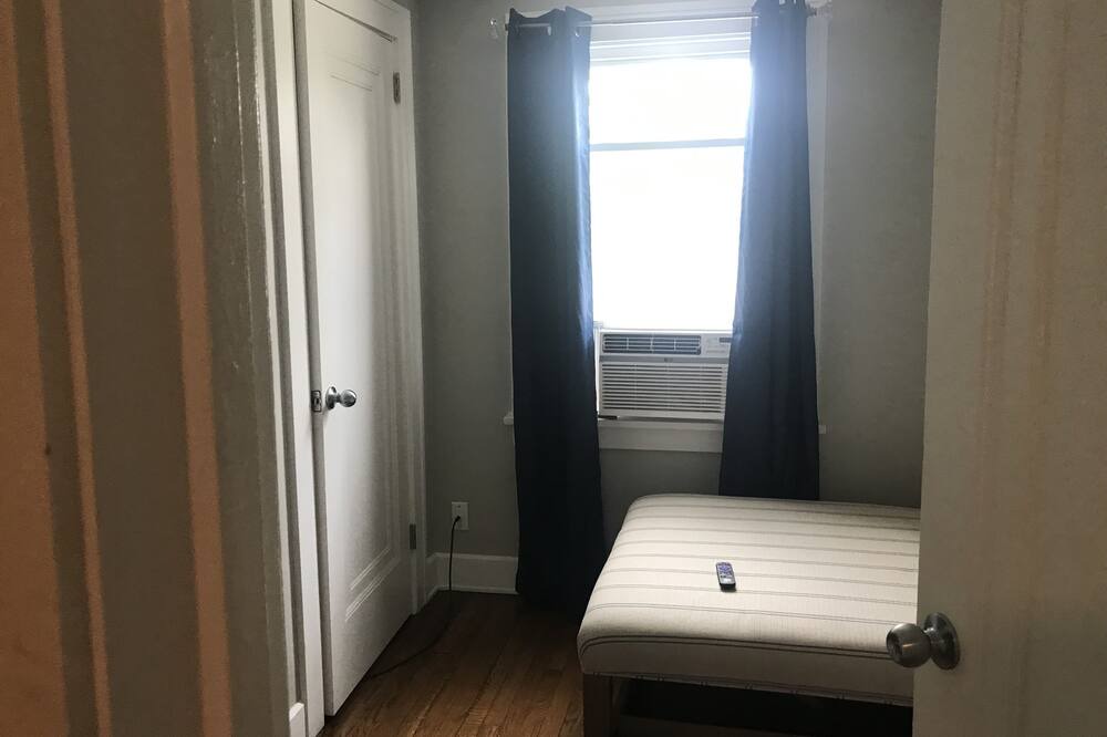 Photo of Bedroom in Euclid