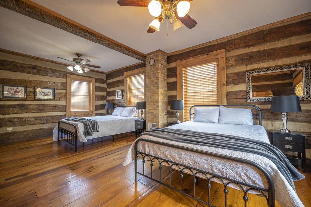 Photo of Bedroom in Winesburg