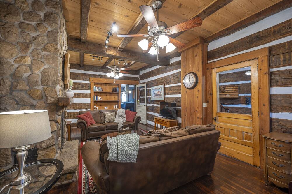 Photo of Livingroom in Winesburg