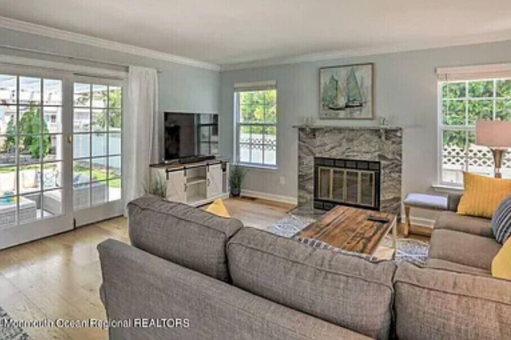 Photo of Livingroom in Brick