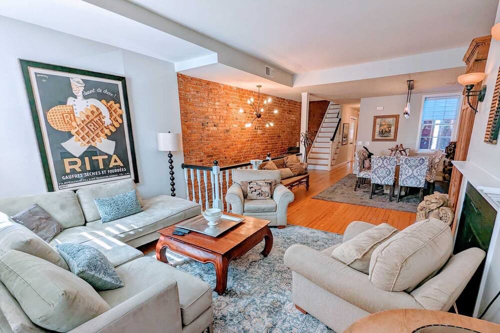 Photo of Livingroom in Near Northeast