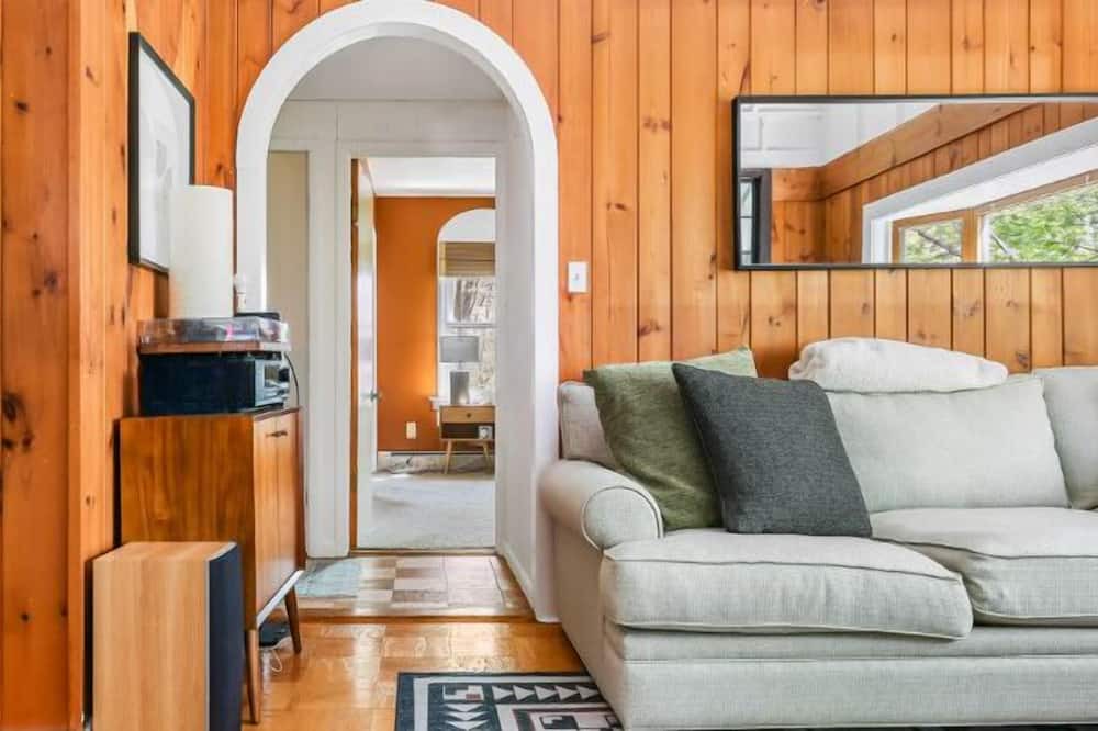 Photo of Livingroom in Putnam Valley