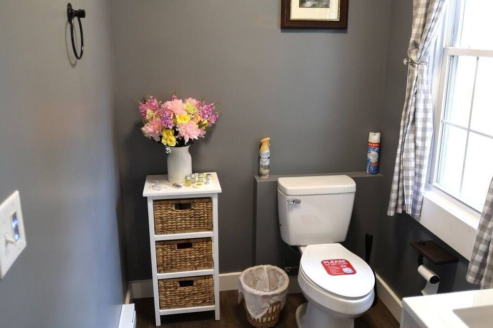 Photo of Bathroom in New Oxford