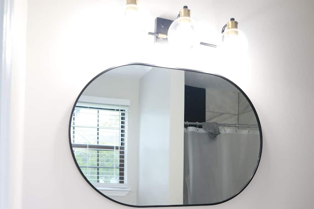 Photo of Bathroom in Blackwood