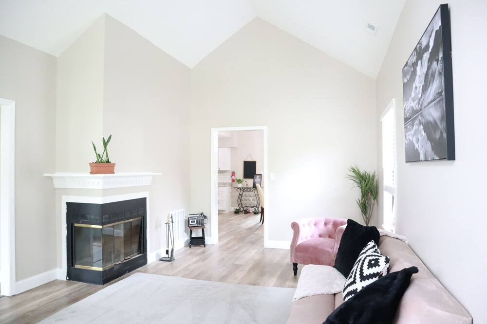 Photo of Livingroom in Blackwood