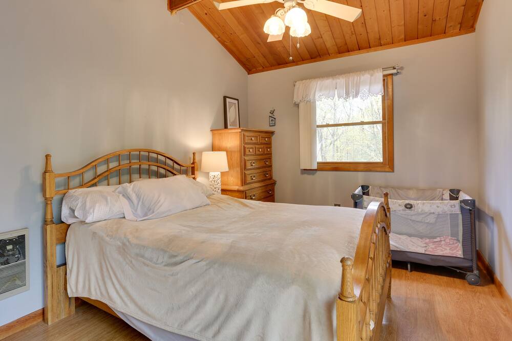 Photo of Bedroom in Pocono Mountain Lake Estates