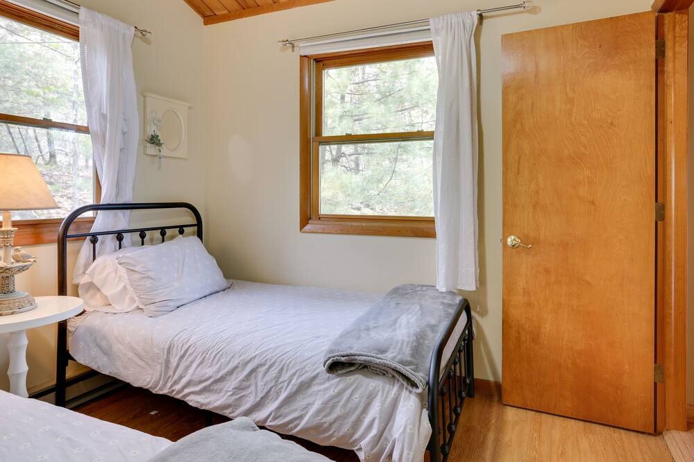 Photo of Bedroom in Pocono Mountain Lake Estates