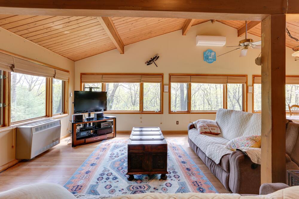 Photo of Livingroom in Pocono Mountain Lake Estates