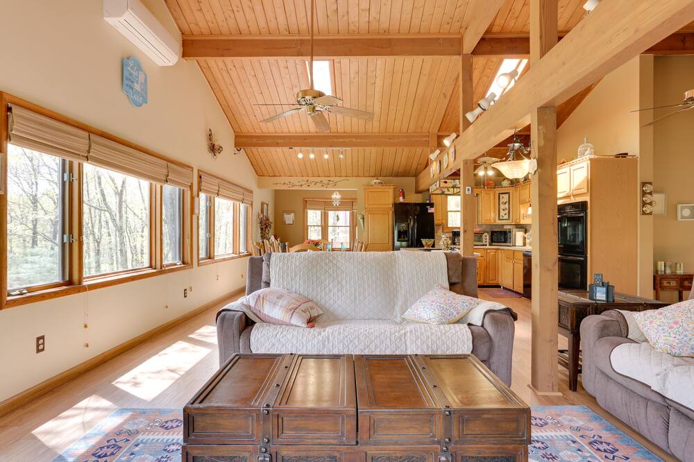 Photo of Livingroom in Pocono Mountain Lake Estates