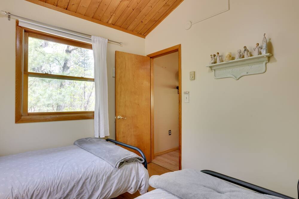 Photo of Bedroom in Pocono Mountain Lake Estates