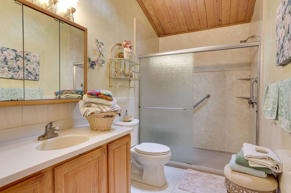 Photo of Bathroom in Pocono Mountain Lake Estates
