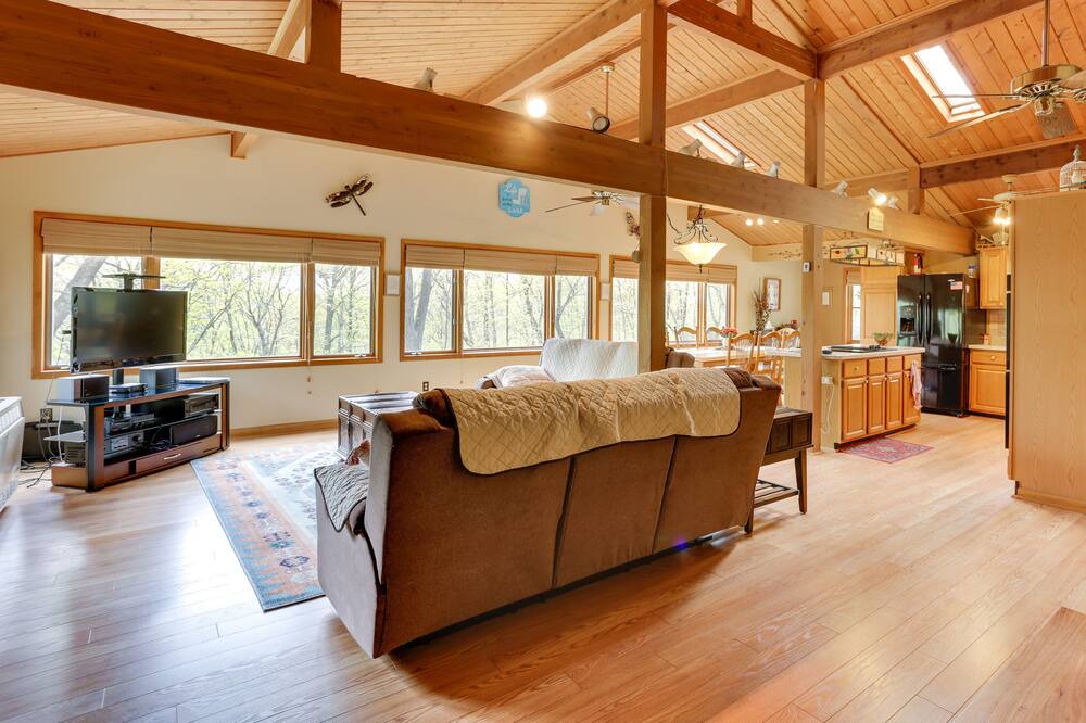 Photo of Livingroom in Pocono Mountain Lake Estates